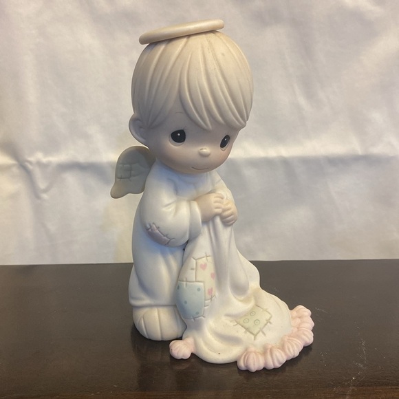 Precious Moments “Wishing You a Comfy Christmas” Figurine - 1992 - Picture 2 of 7